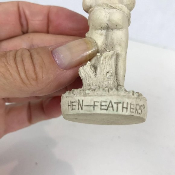 Hen Feathers Cherub figure playing flute - Picture 6 of 7